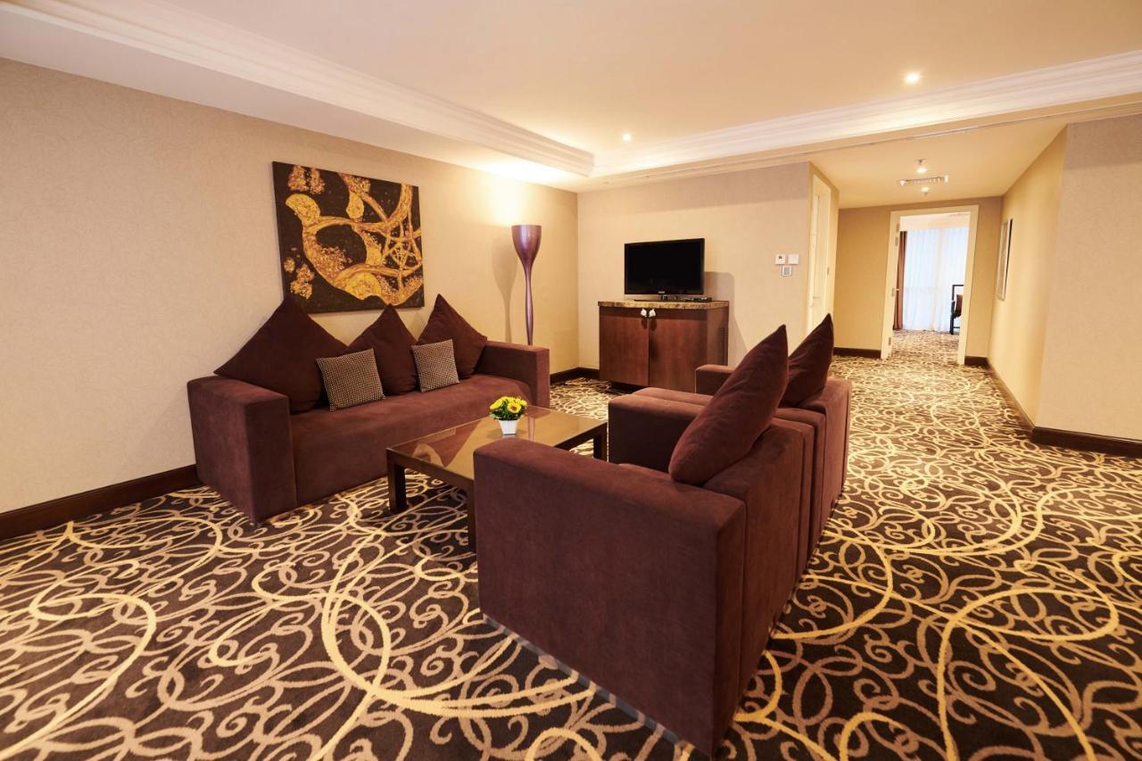 Eastin Grand Hotel Saigon Хошимін Екстер'єр фото A suite at the hotel