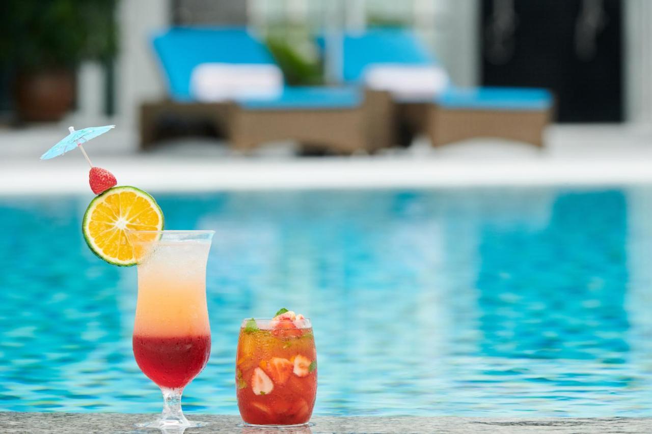 Eastin Grand Hotel Saigon Хошимін Екстер'єр фото Poolside drinks