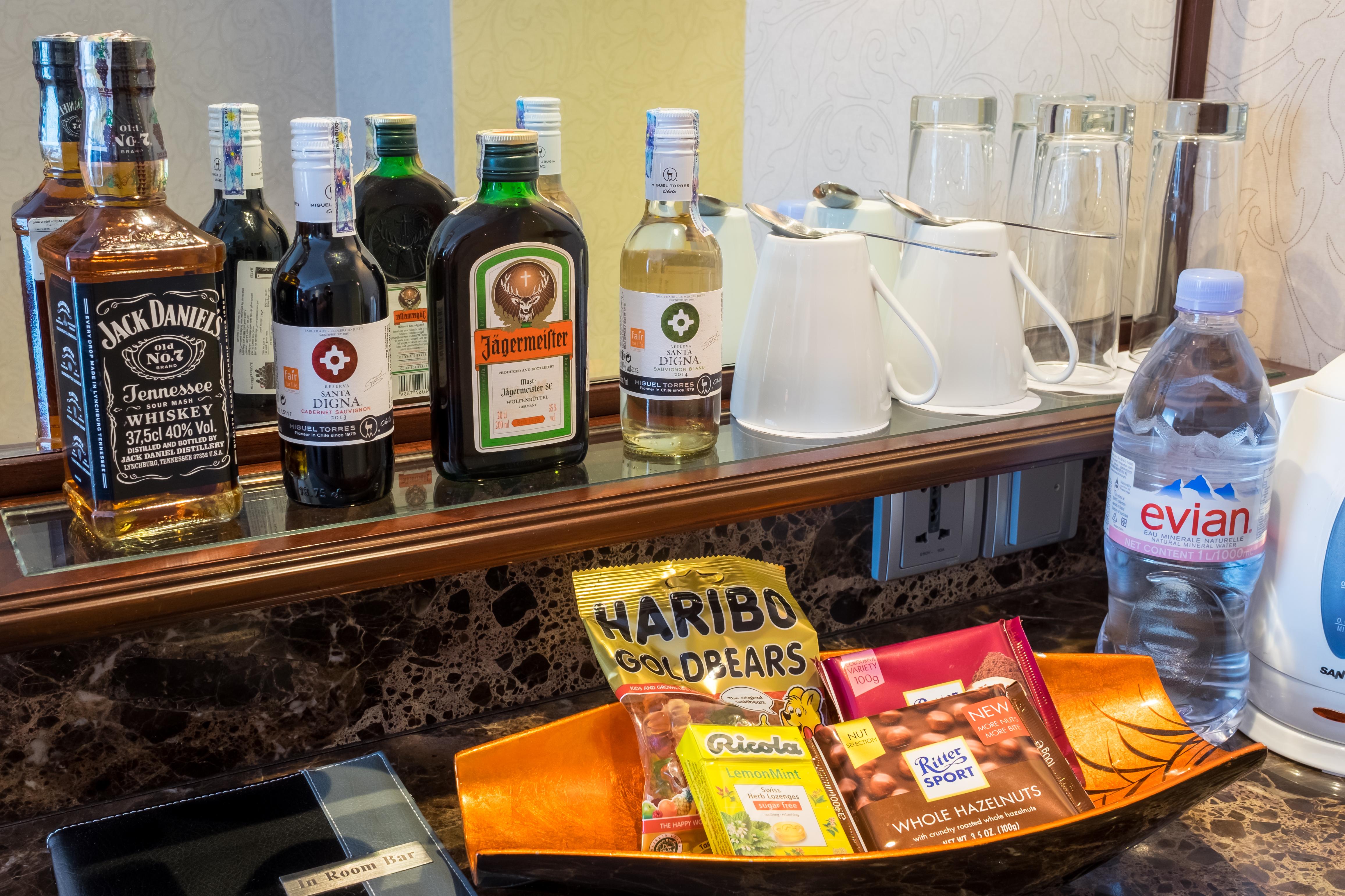 Eastin Grand Hotel Saigon Хошимін Екстер'єр фото A typical hotel minibar