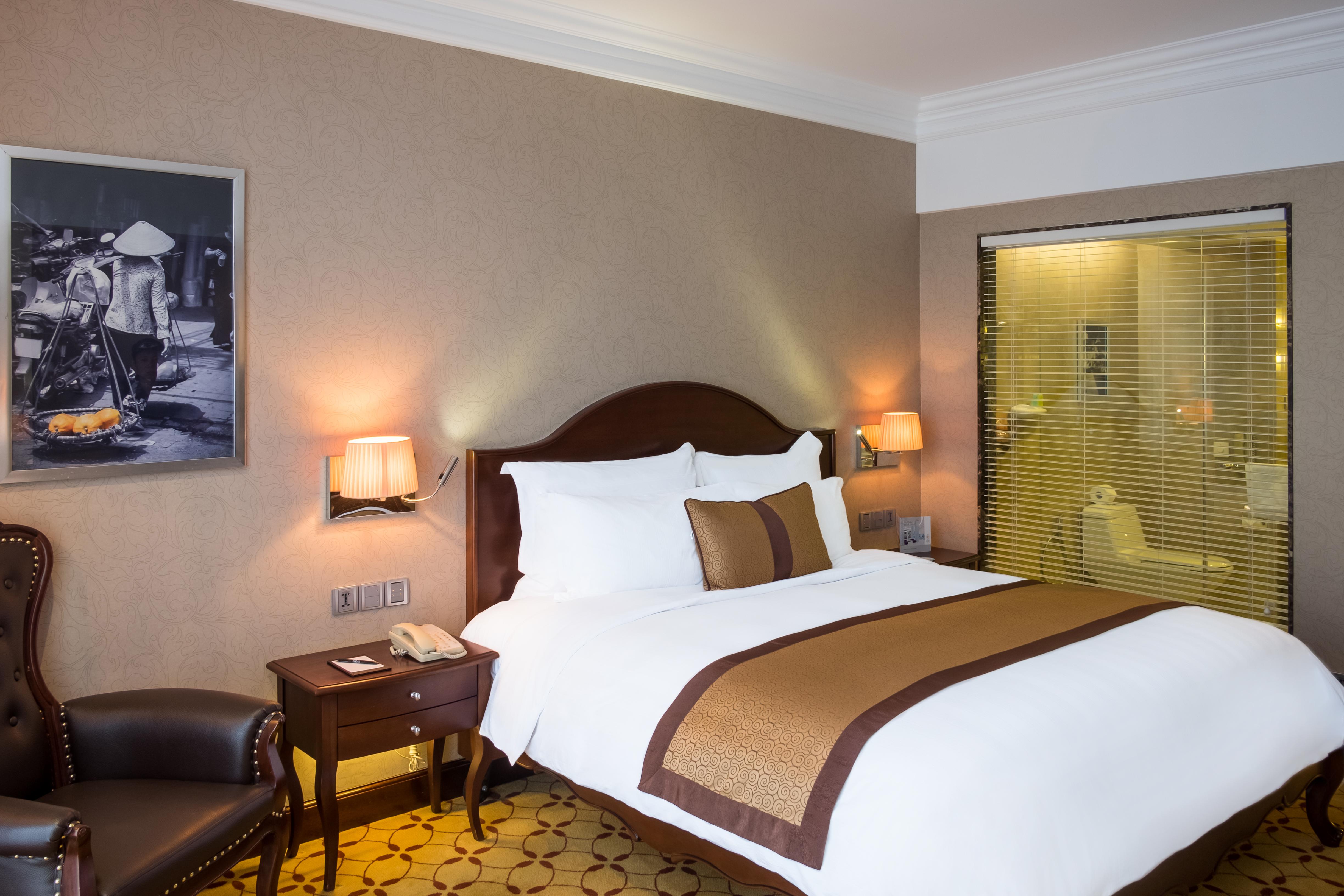 Eastin Grand Hotel Saigon Хошимін Екстер'єр фото A room at the hotel