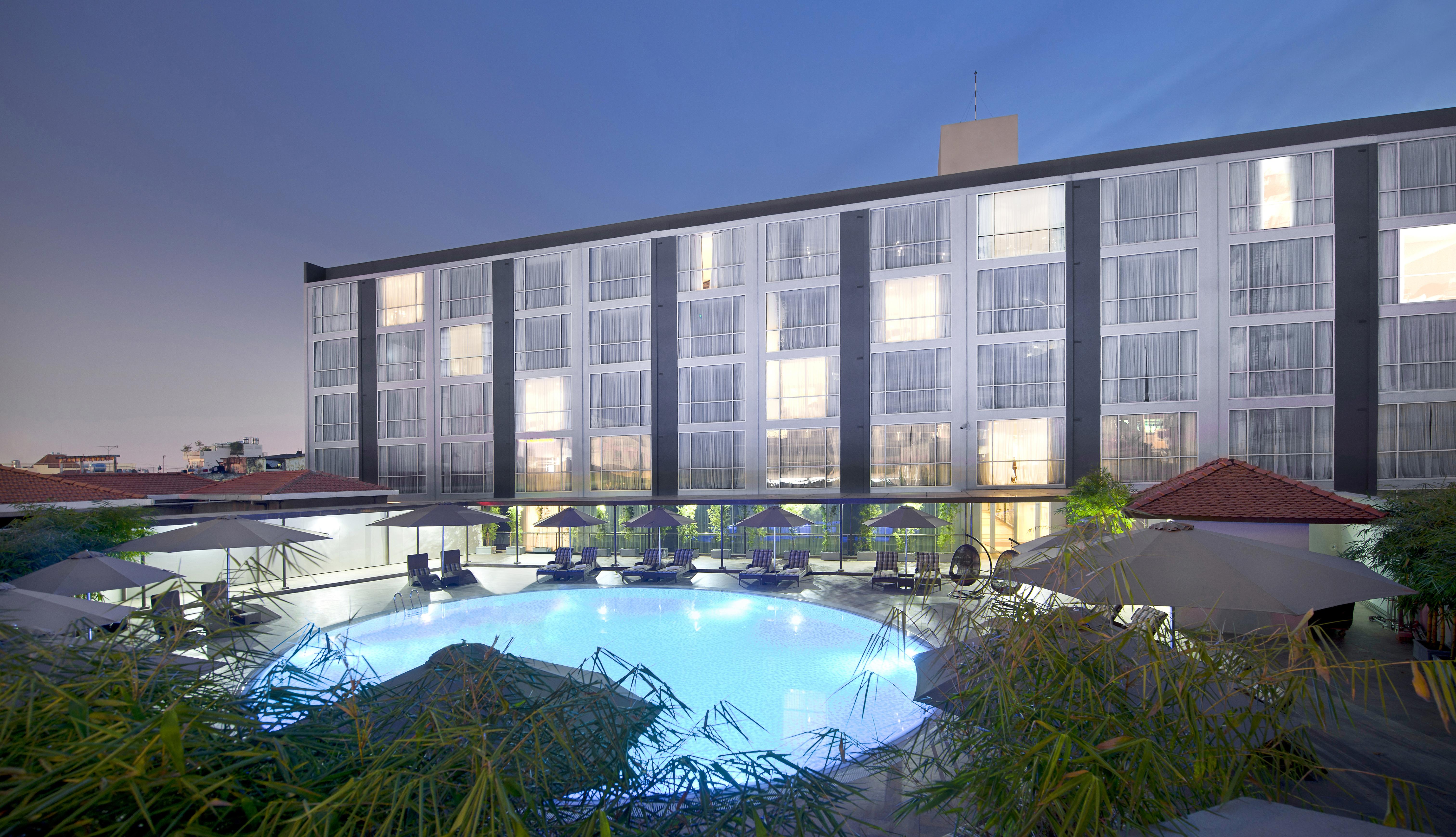 Eastin Grand Hotel Saigon Хошимін Екстер'єр фото The hotel's swimming pool