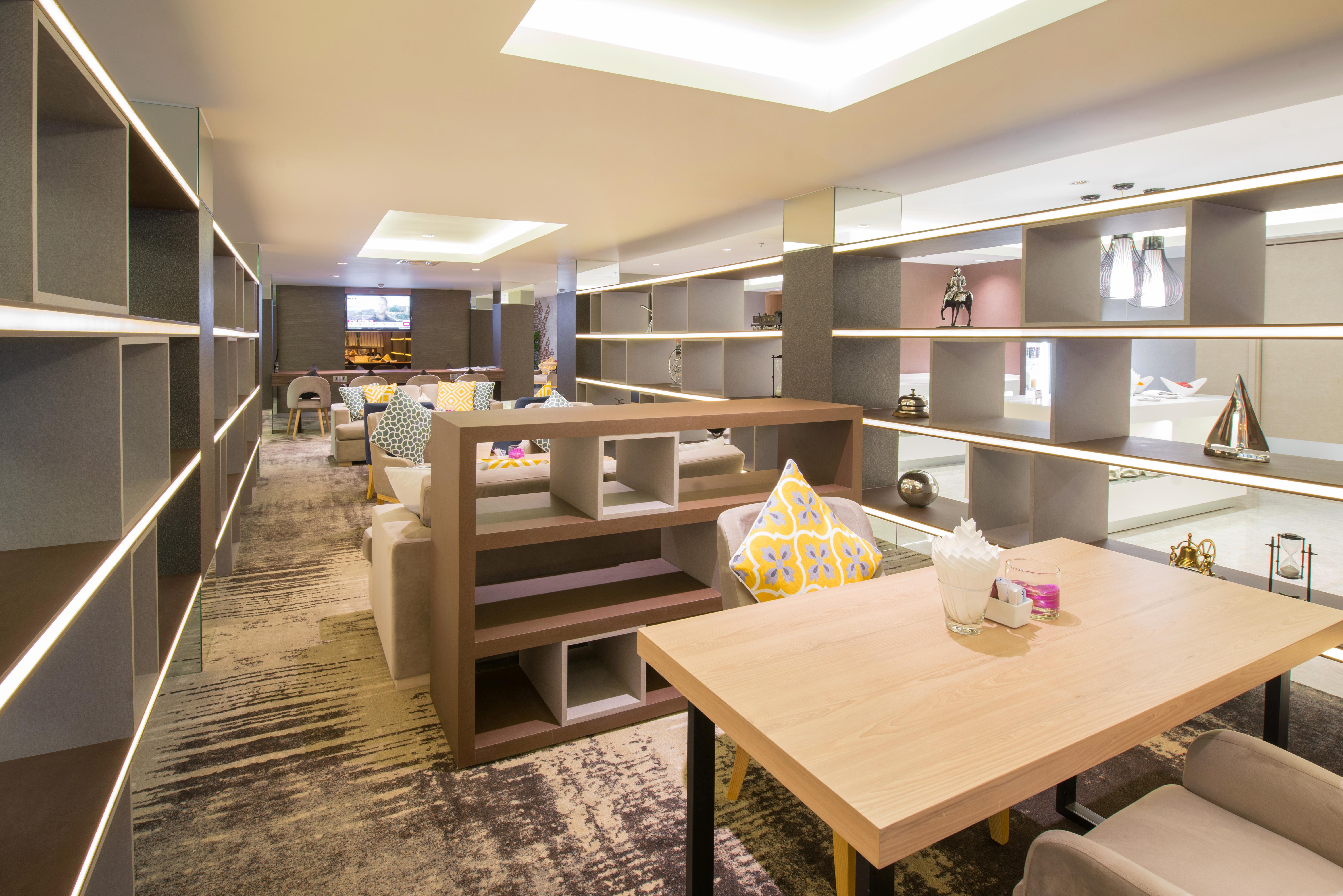 Eastin Grand Hotel Saigon Хошимін Екстер'єр фото The lounge at the airport