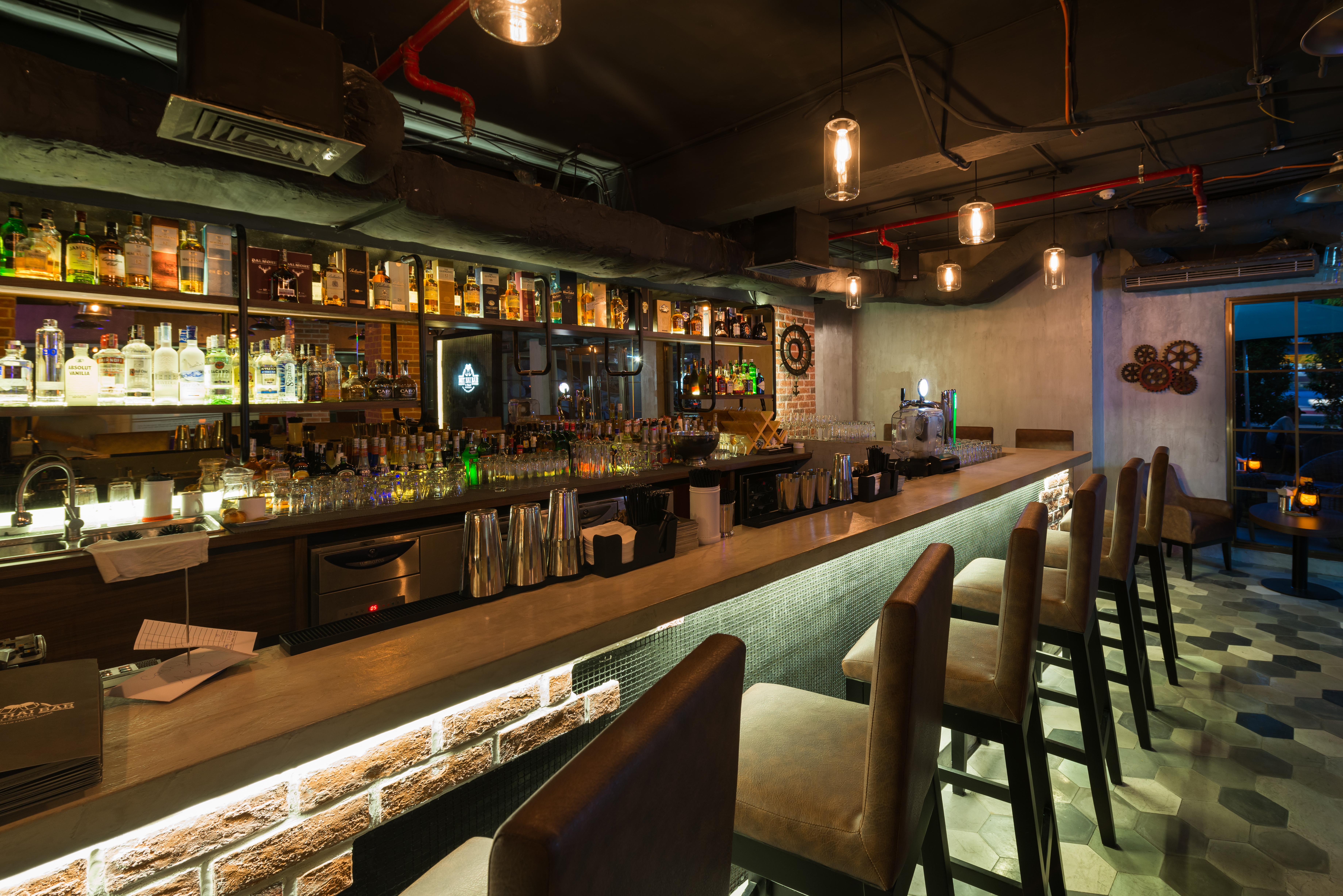 Eastin Grand Hotel Saigon Хошимін Екстер'єр фото Bar at the hotel