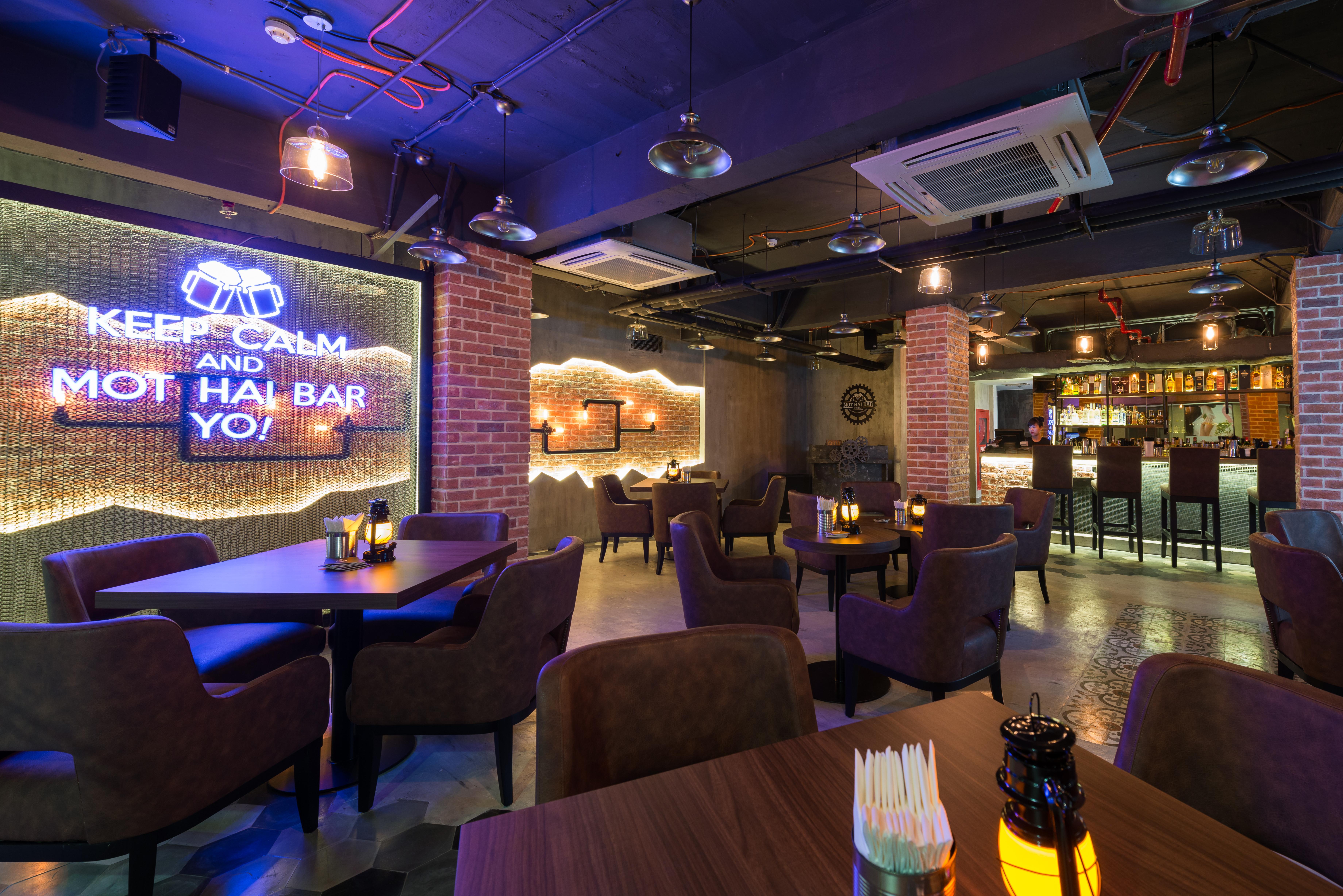Eastin Grand Hotel Saigon Хошимін Екстер'єр фото Interior of Hab Bar