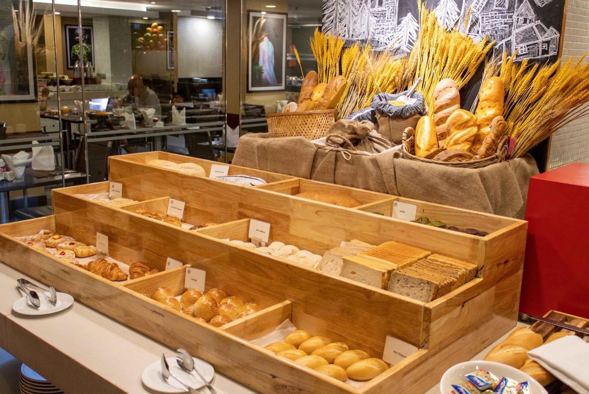 Eastin Grand Hotel Saigon Хошимін Екстер'єр фото Bread station